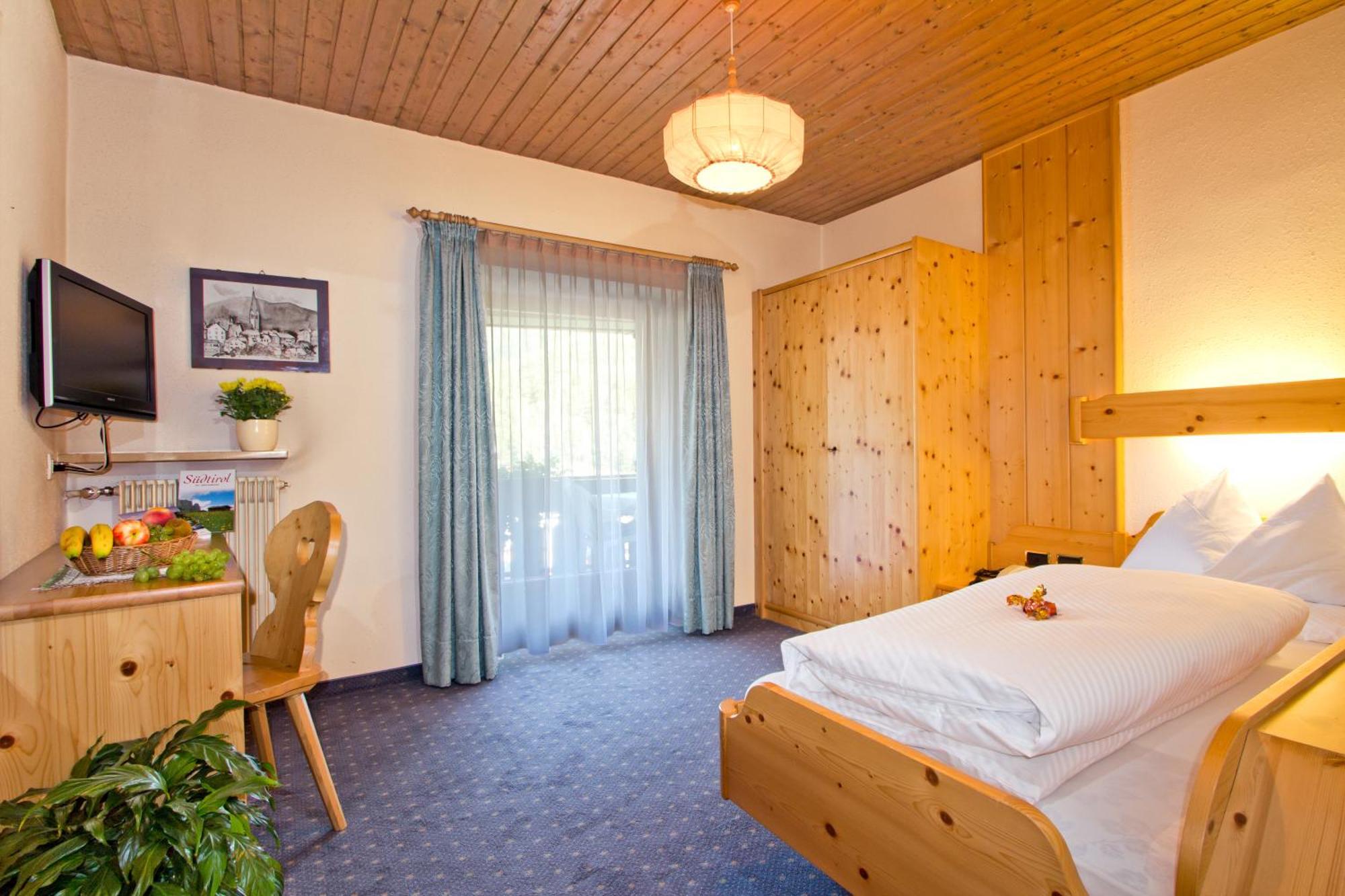 Hotel B&B Gasthof Zur Linde Rio di Pusteria Room photo
