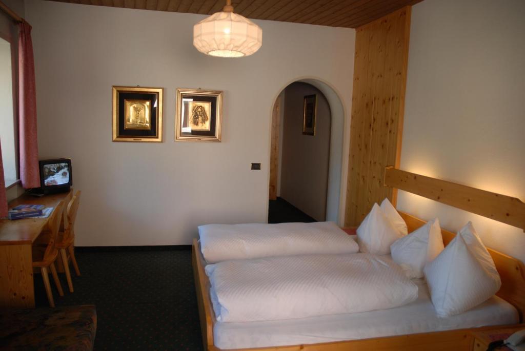 Hotel B&B Gasthof Zur Linde Rio di Pusteria Room photo